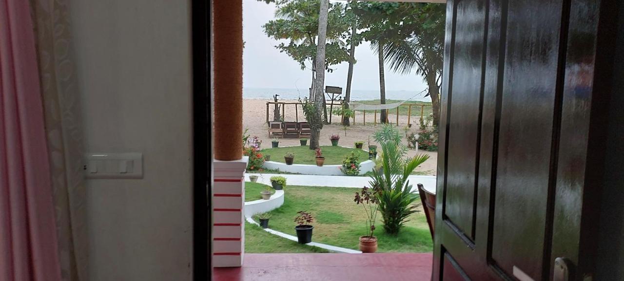 Marari Phoenix Beach Homestay Марарикулам Экстерьер фото